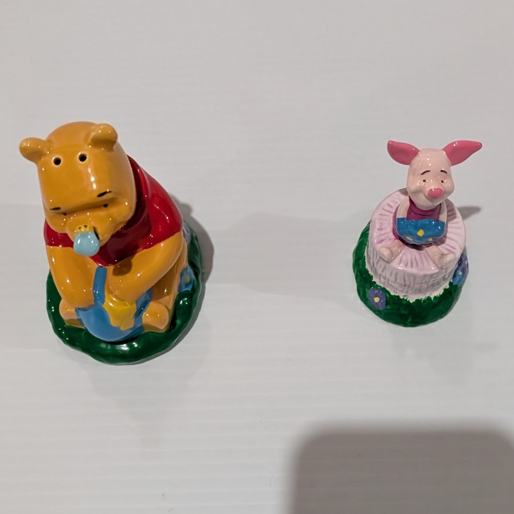 Winnie the Pooh and Piglet Salt And Pepper Shakers - Picture 3 of 9
